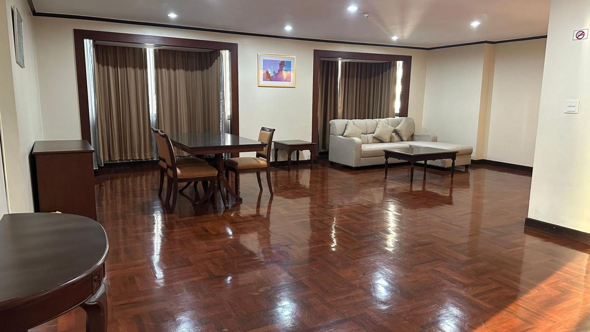 Omni Tower Sukhumvit Nana Direct Hotel Bangkok Kültér fotó