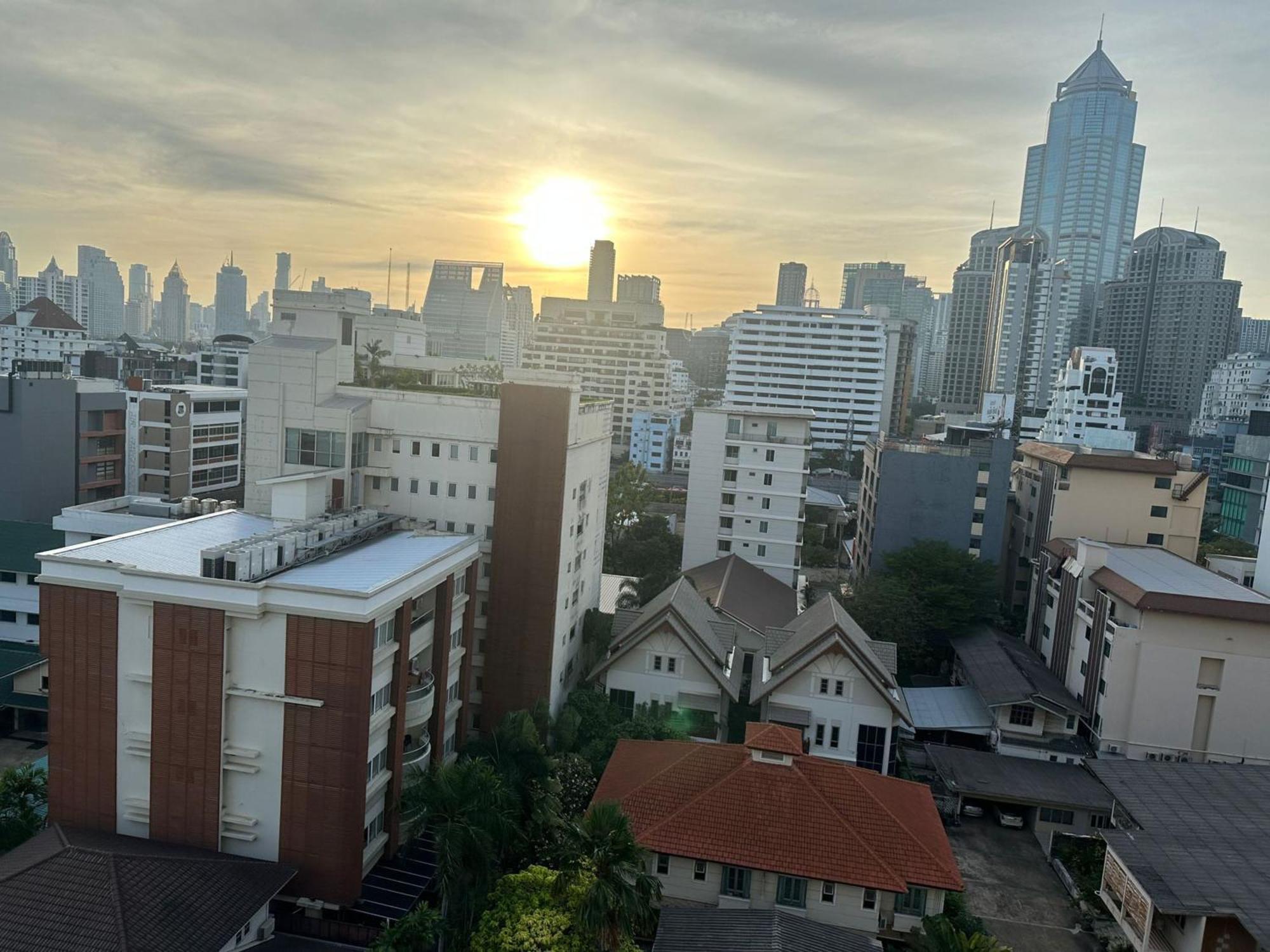 Omni Tower Sukhumvit Nana Direct Hotel Bangkok Kültér fotó