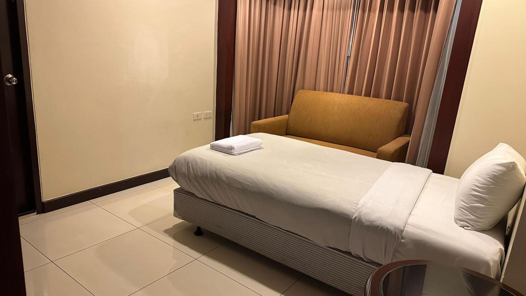 Omni Tower Sukhumvit Nana Direct Hotel Bangkok Kültér fotó